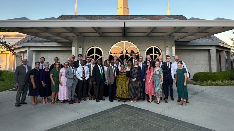 O primeiro grupo de investiduras da Ala do Vale do Tesouro (Swahili) no Templo de Boise Idaho em 11 de junho de 2024.