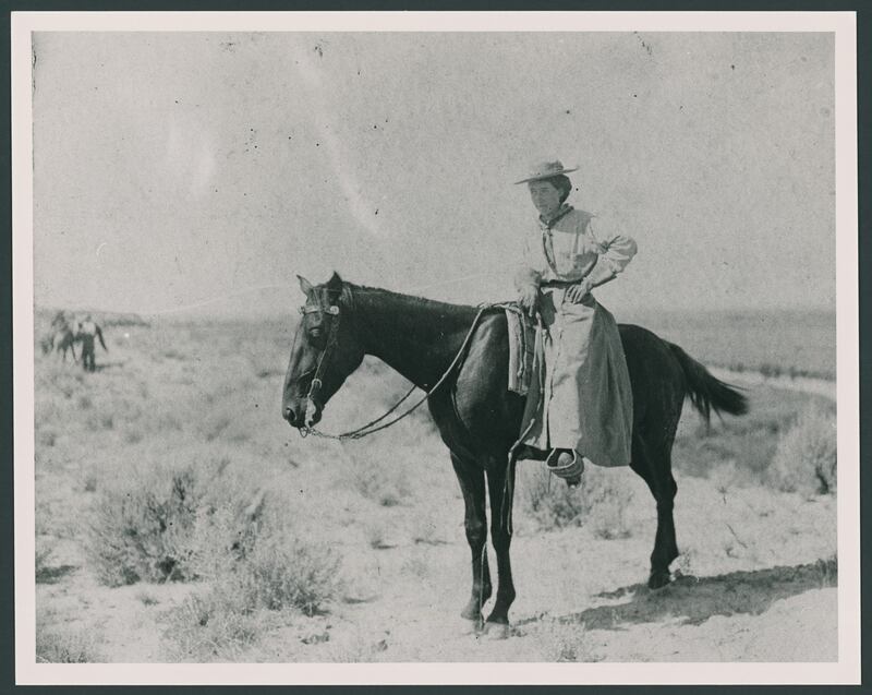 Minerva Teichert a cavalo.