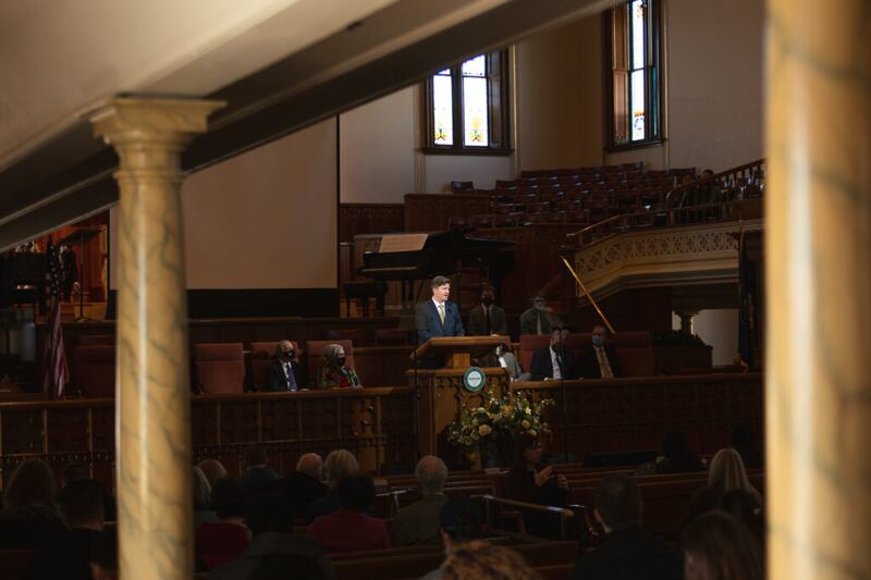 Keith A. Erekson, diretor de pesquisas históricas e parcerias para A Igreja de Jesus Cristo dos Santos dos Últimos Dias, fala aos alunos da Ensign College durante um devocional no Assembly Hall na Praça do Templo em Salt Lake City na terça-feira, 1º de fevereiro de 2022.