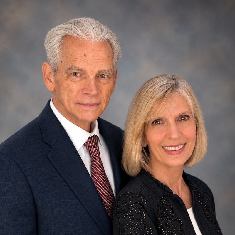 Victor P. Patrick e Elizabeth Patrick, que irão servir como presidente e matrona do Templo de Orlando, Flórida, quando for rededicado.