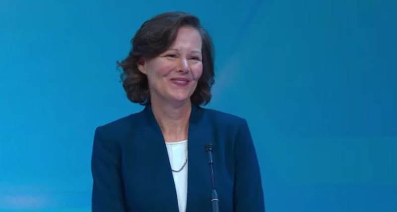 A irmã Susan H. Porter, primeira conselheira da presidência geral da Primária, fala durante a Conferência de Mulheres da BYU, dia 29 de abril de 2021.