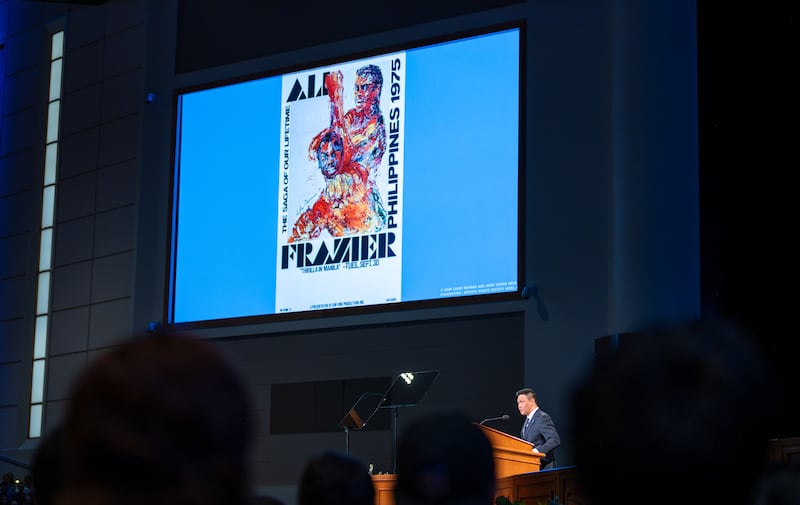 Élder James O. Fantone, um Setenta Autoridade Geral, fala durante o devocional do campus de BYU–Idaho no I–Center em Rexburg, Idaho, na terça-feira, 22 de setembro de 2026.