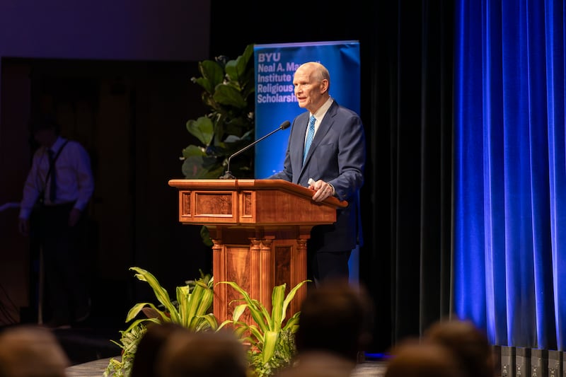Élder Dale G. Renlund do Quórum dos Doze Apóstolos fala no Neal A. Maxwell Institute for Religious Scholarship da Brigham Young University em Provo, Utah, na terça-feira, 13 de outubro de 2026.
