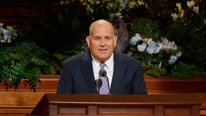 O irmão David J. Wunderli, primeiro conselheiro da presidência geral dos Rapazes, fala durante a sessão de sábado à tarde da 196ª Conferência Geral Anual de A Igreja de Jesus Cristo dos Santos dos Últimos Dias no Centro de Conferências em Salt Lake City em 4 de abril de 2026.