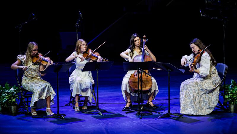 Um quarteto se apresenta durante o devocional da BYU com Elder Matthew S. Holland, Setenta Autoridade Geral, no Marriott Center em Provo, Utah, na terça-feira, 20 de janeiro de 2026.