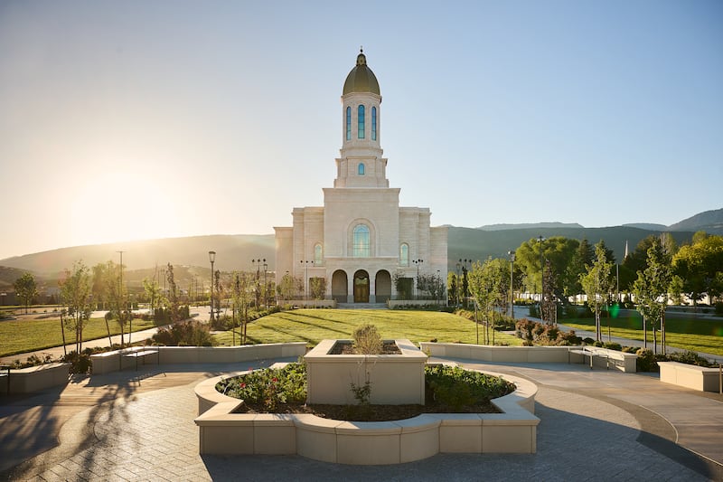 O Templo Ephraim Utah ao amanhecer.