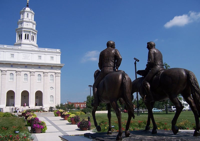 Em 24 de junho de 1844, o Profeta Joseph Smith, acompanhado por seu irmão, Hyrum, e outros 17 homens, partiram de Nauvoo para Carthage, naquela que seria sua última viagem para responder às acusações contra eles de terem causado um motim.