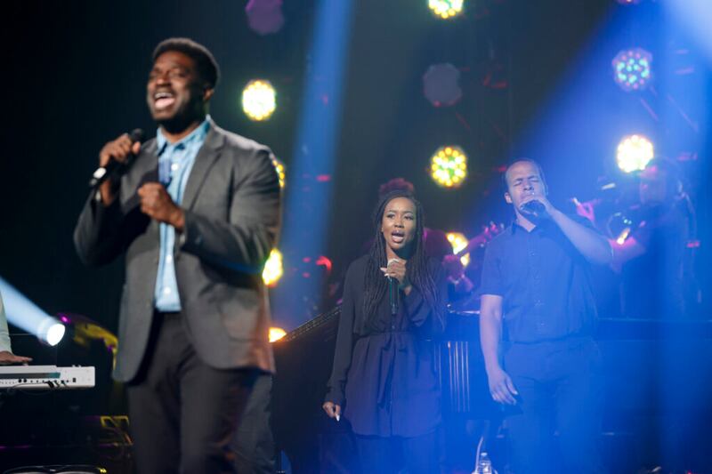 Yahosh Bonner canta “Dust” durante o concerto “Confia no Senhor”, no Teatro do Centro de Conferências em Salt Lake City, no sábado, 4 de junho de 2022.