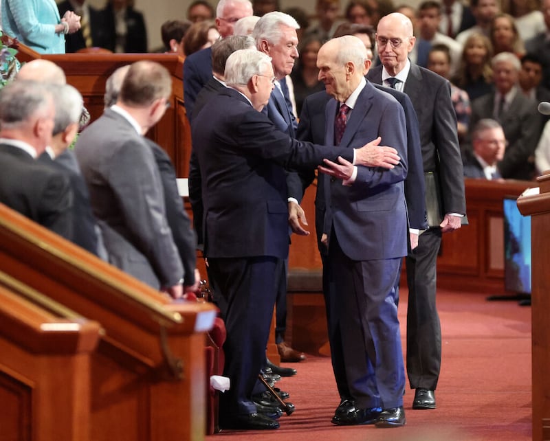 Na sessão da manhã de sábado, dia 2 de abril de 2022, da 192º Conferência Geral Anual de A Igreja de Jesus Cristo dos Santos dos Últimos Dias.