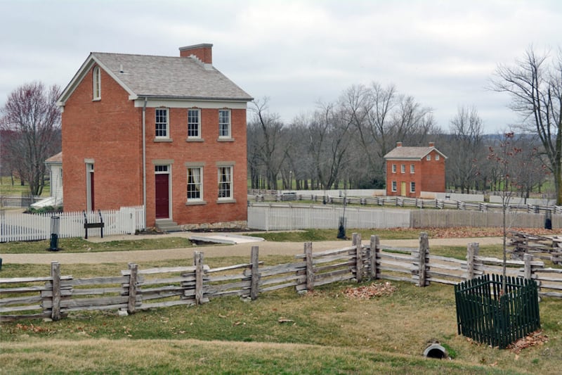 As casas de Edward e Ann Hunter, à esquerda, e de William e Esther Gheen na cidade histórica de Nauvoo, Illinois, fazem parte do Distrito do Templo e são mostradas no início de 2021.