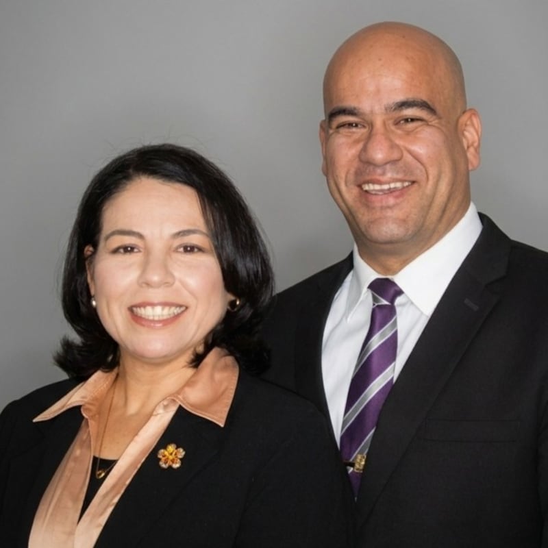 Roger E. Parra e Rocio Marquez De Parra, que servirão como presidente e acompanhante da Missão Venezuela Caracas a partir de julho de 2026.