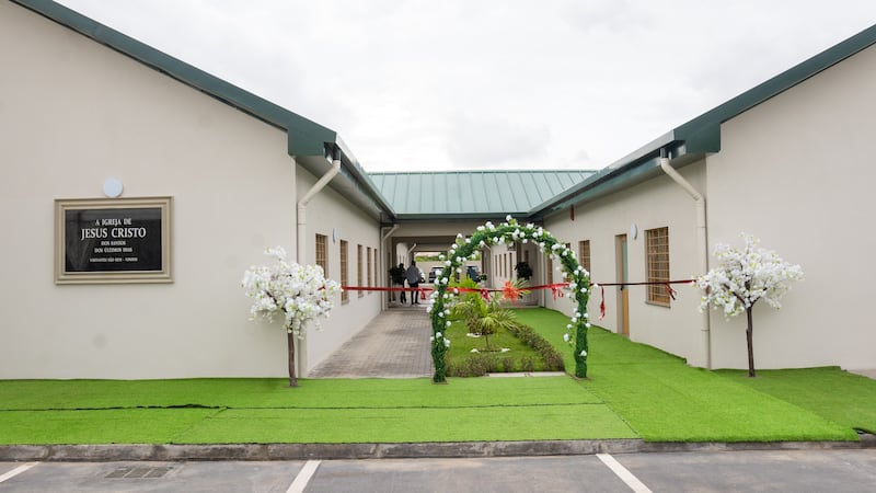 Angola inaugurou sua primeira capela da Igreja de Jesus Cristo no dia 8 de dezembro de 2023, localizada em 2451/13 Município de Belas, Estrada Camama-Talatona, Luanda, Angola.