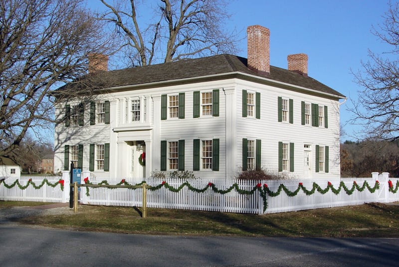 Mansão de Nauvoo em Nauvoo, Illinois, decorada para o Natal de 2004. The Mansion House in Nauvoo, Illinois, is decorated for the Christmas season in 2004. Kenneth Mays
