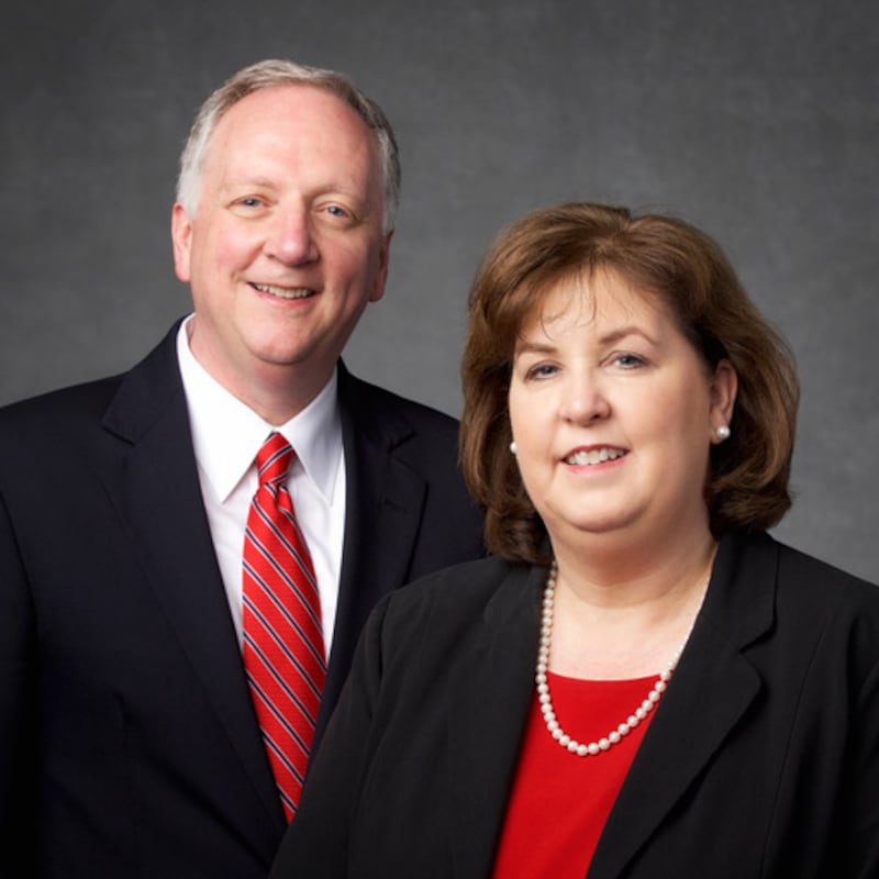 Richard G. Youngblood e Kathy Youngblood, que servirão como presidente e matrona do novo Templo de Knoxville Tennessee quando for dedicado.