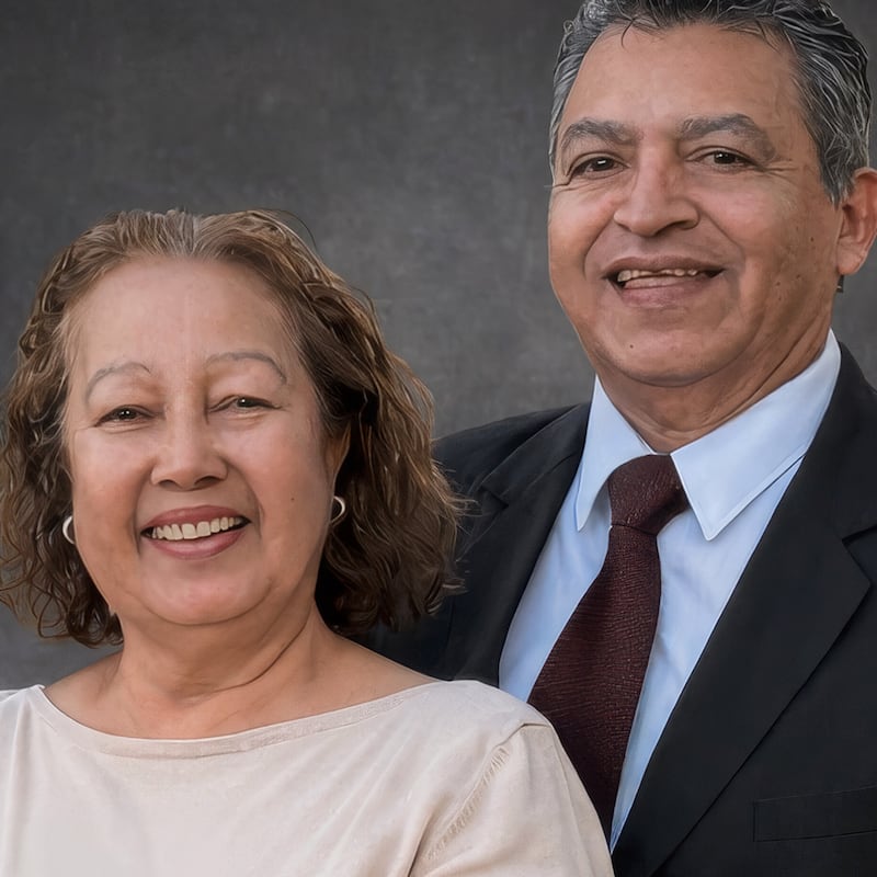 César Hernández e Marie Hernández, que servirão como presidente e matrona do novo Templo da Cidade da Guatemala Miraflores, começando quando o templo for dedicado.