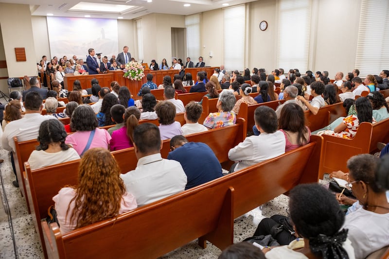 Os Santos dos Últimos Dias em Cali, Colômbia, se reuniram para ouvir Élder Gary E. Stevenson do Quórum dos Doze Apóstolos na segunda-feira, 24 de agosto de 2026.