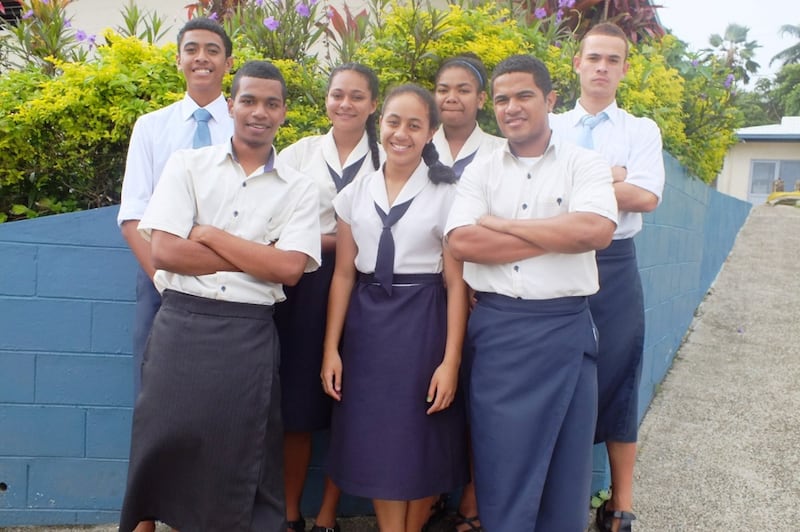 Jovens que frequentam o seminário matutino posam para uma foto publicada pela Sala de Imprensa Pacífica da Igreja em 12 de agosto de 2025.