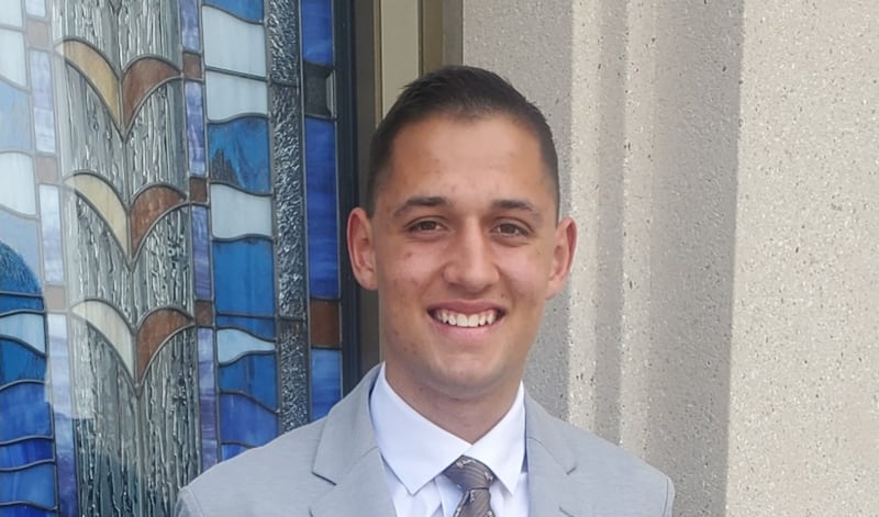 Elder Caleb Gene Martin morreu inesperadamente durante o sono no sábado, 3 de janeiro de 2026.