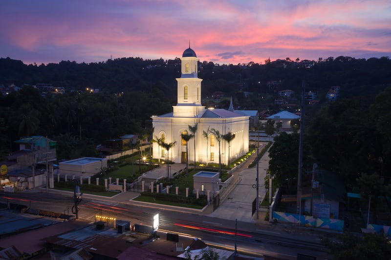 O exterior do Templo de Davao, Filipinas.