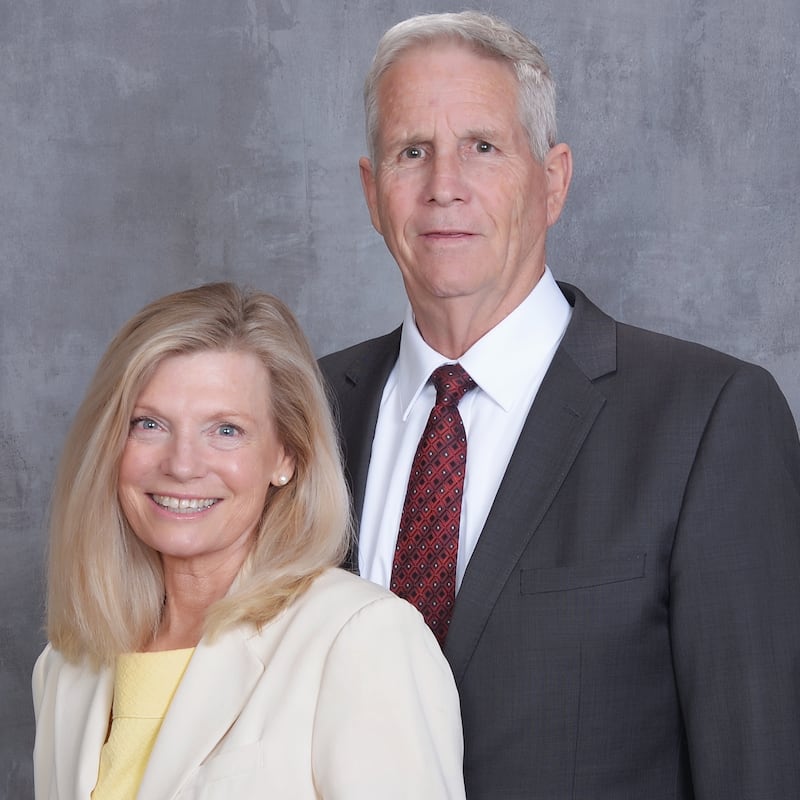 Bruce E. Ghent e Kathryn Ghent, que servirão como presidente e matrona do Templo de Los Angeles Califórnia a partir de setembro de 2026.