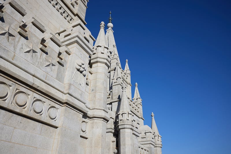 As torres noroeste do Templo de Salt Lake em Salt Lake City estão livres de andaimes, 30 de janeiro de 2026.