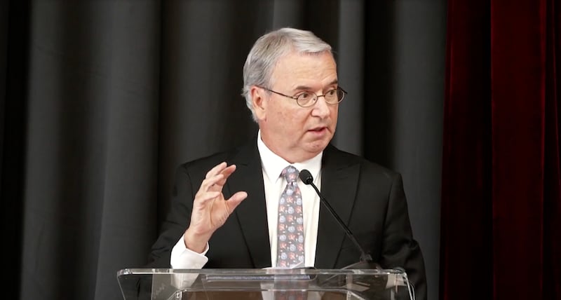 Élder Carlos A. Godoy, Setenta Autoridade Geral e presidente da Área da África do Sul, fala durante uma celebração de 100º aniversário em Johannesburgo, África do Sul, 1º de agosto de 2026.