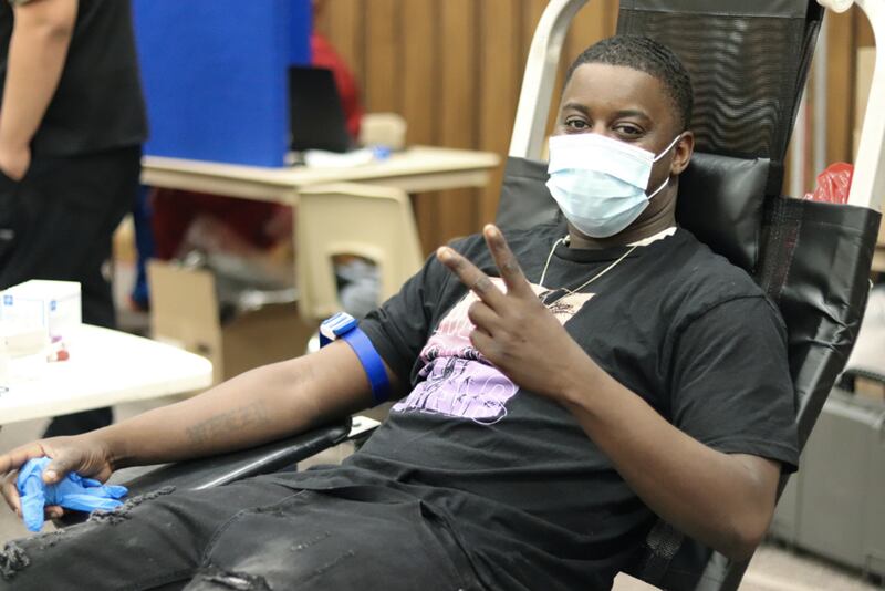 Doação de sangue na sede da Estaca DeLand Flórida durante a campanha #SerALuzdoMundo e OneBlood no sábado, 4 de dezembro de 2021.