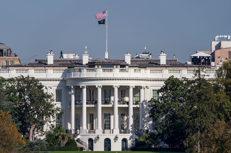 A Casa Branca é vista em Washington, segunda-feira, 4 de novembro de 2024, enquanto a campanha presidencial chega ao fim.