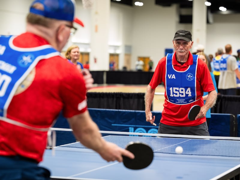 Veteranos jogam tênis de mesa durante os Jogos da Idade Dourada para Veteranos Nacionais de 2026, realizado de 27 de junho a 2 de julho em Tampa, Flórida.