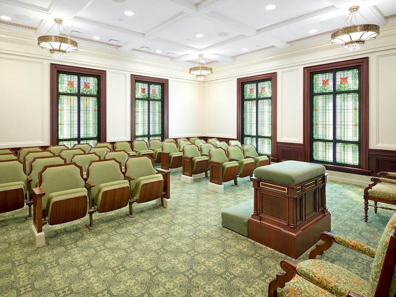 Uma sala de instrução dentro do Templo de Cody, Wyoming.