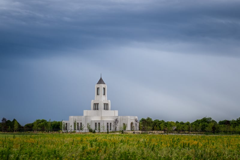 O Templo de Wichita Kansas em um dia nublado.