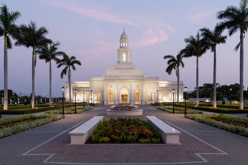 O Templo de Manágua, Nicarágua, ao entardecer.