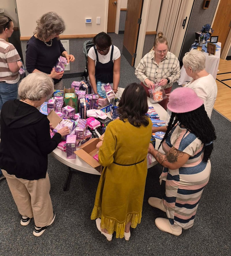 As mulheres da Estaca Montgomery Alabama participam de um dia de serviço no sábado, 7 de março de 2026.