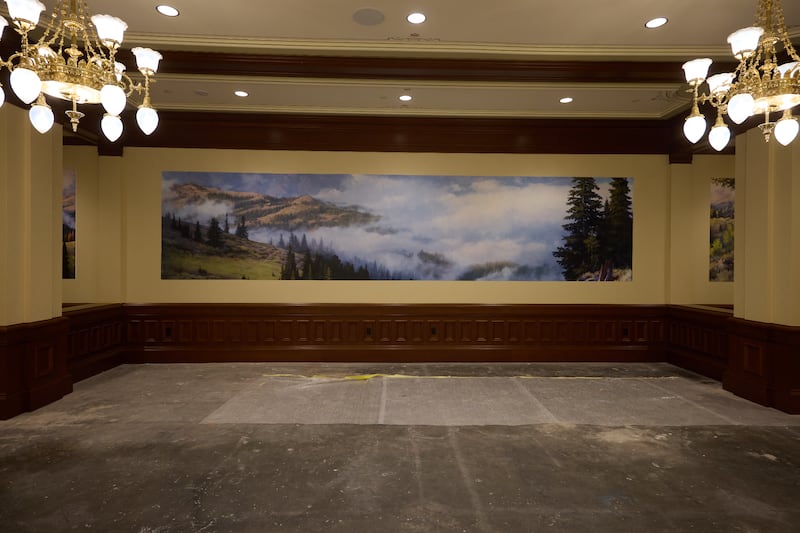 Ilustrações em exibição na sala de espera do casamento do Templo de Salt Lake na terça-feira, 21 de abril de 2026, em Salt Lake City.