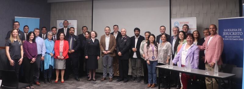 Líderes religiosos, cívicos e comunitários participam do lançamento oficial do ServirAgora em Santiago, Chile, em 19 de outubro de 2023.