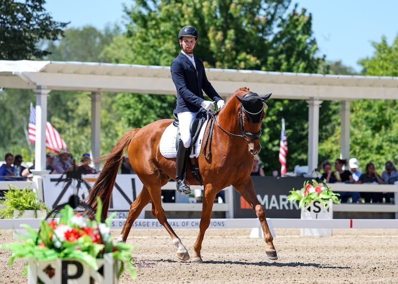Justin Giles, um Santo dos Últimos Dias, participa de uma competição nacional de hipismo em Wayne, Illinois, em agosto de 2025.
