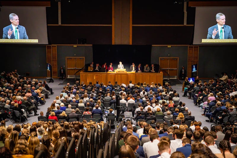 Élder David A. Bednar, do Quórum dos Doze Apóstolos, discursa em um devocional no Centro de Treinamento Missionário em Provo, Utah, na terça-feira, 8 de novembro de 2022.