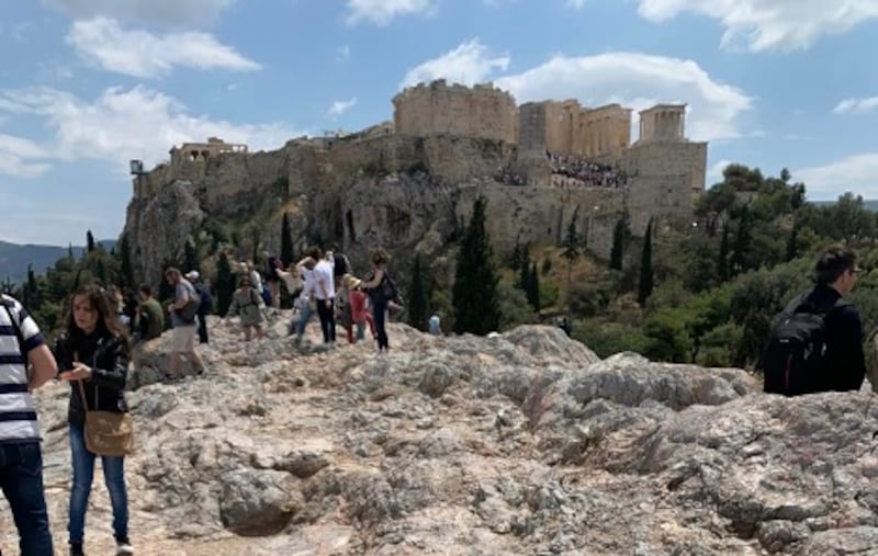 A vista da Acrópole da Colina de Marte em Atenas, Grécia.