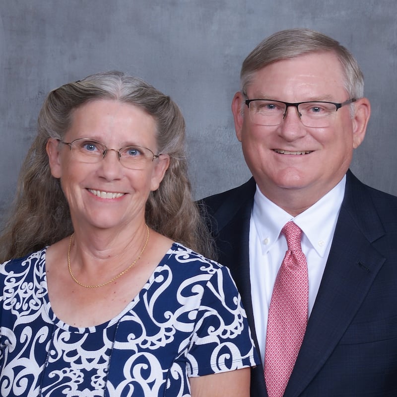 Wayne Whitaker e Rebecca Whitaker, que servirão como presidente e matrona do Templo de Fort Lauderdale Florida a partir de setembro de 2026.