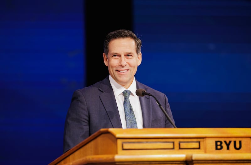 Elder B. Corey Cuvelier, Setenta Autoridade Geral, fala durante o devocional da BYU no Marriott Center em Provo, Utah, na terça-feira, 11 de novembro de 2025.