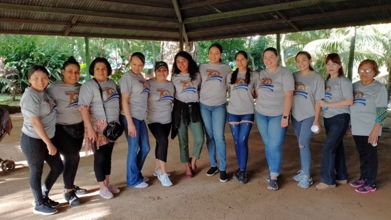 Membros da Ala Jinotepe participam de um projeto de serviço em Jinotepe, Nicarágua, para comemorar o 70º aniversário da presença da Igreja no país, em setembro de 2023.