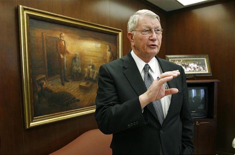 O Bispo Richard C. Edgley, ex-primeiro conselheiro do Bispado Presidente da Igreja, fala sobre os esforços da igreja para cuidar dos pobres em 2024.