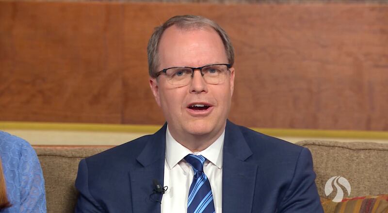 “A boa notícia é que existe uma fonte de verdade na qual podemos sempre confiar”, disse o presidente Brian K. Ashton, presidente da BYU–Pathway Worldwide, durante o primeiro devocional do semestre de primavera, em 25 de abril de 2023.