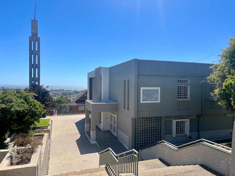Uma capela de A Igreja de Jesus Cristo dos Santos dos Últimos Dias em Llo Lleo, Chile, próxima à cidade costeira de San Antonio, Chile.