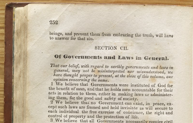Uma captura de tela do site Joseph Smith Papers do texto original da Doutrina e Convênios 134 moderna, escrito por volta de agosto de 1835.