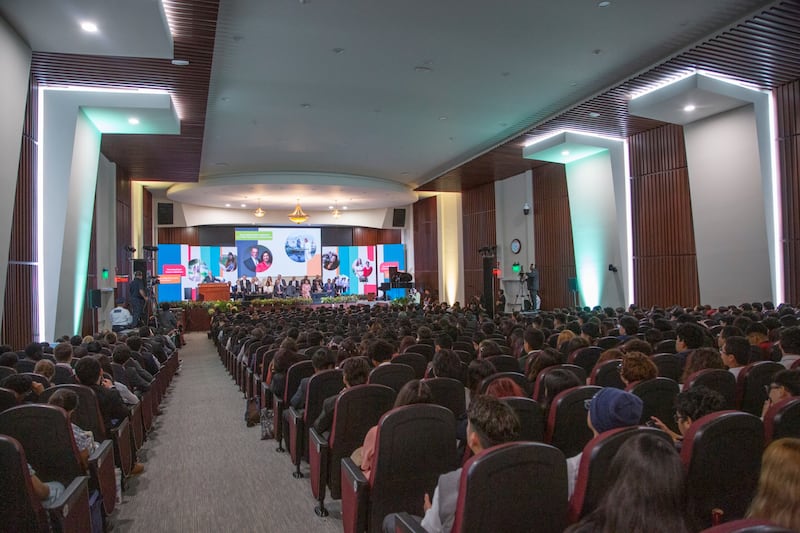 Élder Ulisses Soares do Quórum dos Doze Apóstolos fala aos jovens de A Igreja de Jesus Cristo dos Santos dos Últimos Dias no Centro de Treinamento Missionário do México na Cidade do México, México, em 28 de agosto de 2026.