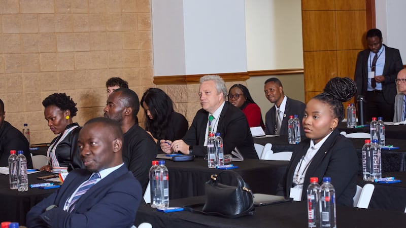 Participantes ouvem durante uma conferência sobre liberdade religiosa em Johannesburgo, África do Sul, 8 de agosto de 2026.