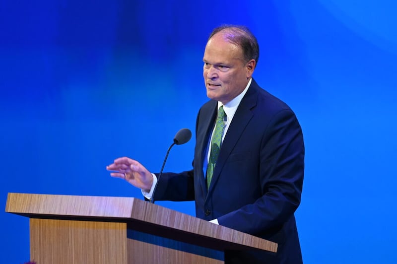 Élder Marcus B. Nash, Setenta Autoridade Geral e diretor executivo do Departamento Missionário, discursa durante o Seminário para Nova Liderança de Missão de 2021, realizado na quinta-feira dia 24 de junho, no Teatro do Centro de Conferências.