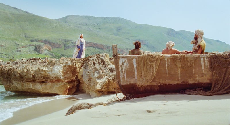 "Jesus instructs James, John, and Zebedee" é da série Bible Images — The Life of Jesus Christ da Igreja.