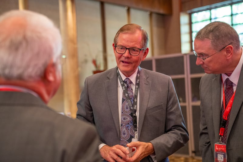 Élder Gary E. Stevenson, do Quórum dos Doze Apóstolos de A Igreja de Jesus Cristo dos Santos dos Últimos Dias, participa do Fórum de Religião do G20, no dia 3 de novembro em Bali, Indonésia.